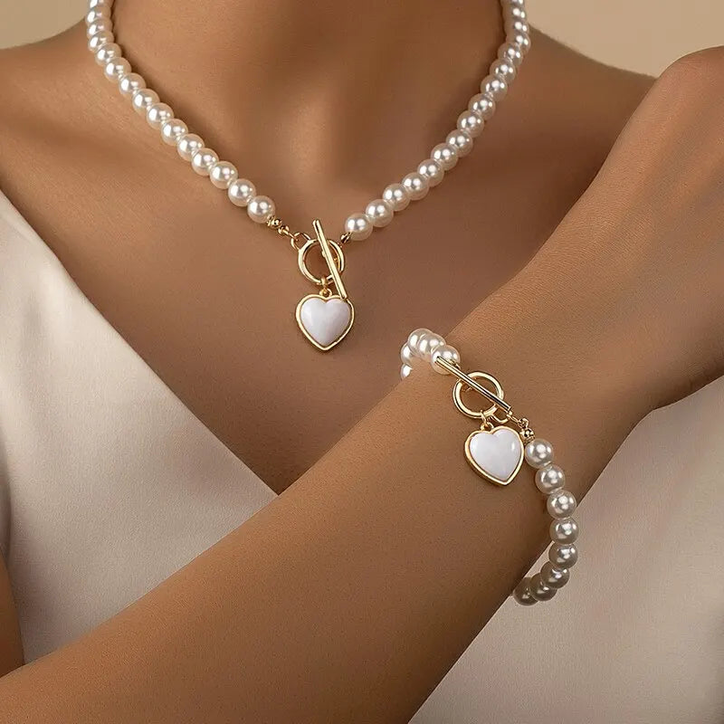 Conjunto elegante de colar e pulseira de pérolas 